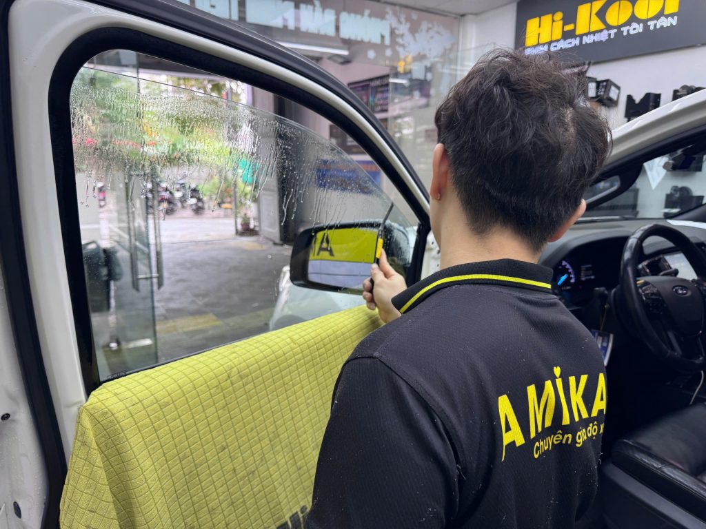 dán phim cách nhiệt xe ô tô gần đây