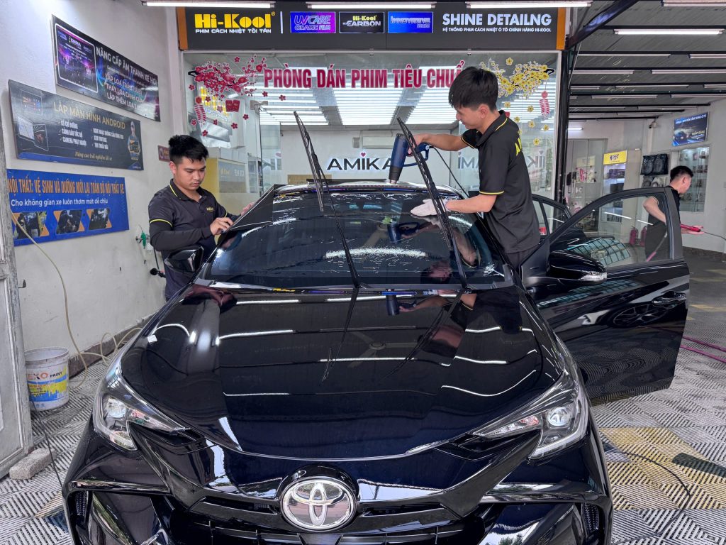 dán phim cách nhiệt cho ô tô